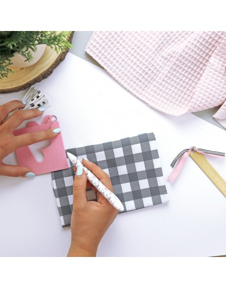 Sewing corner cutting guide