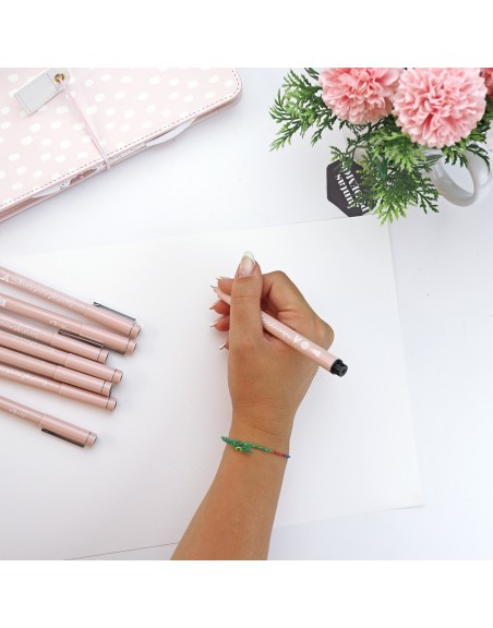 Complete range of drawing pens livinglavidacuqui | Alúa Cid