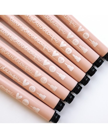 Complete range of drawing pens livinglavidacuqui | Alúa Cid
