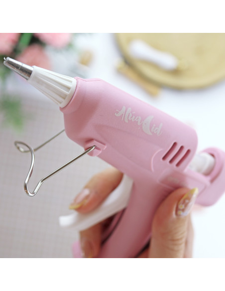 Hot glue gun by Alúa Cid