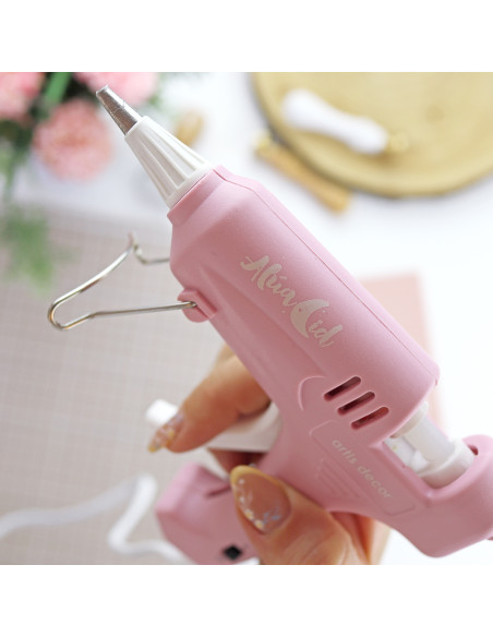 Hot glue gun by Alúa Cid