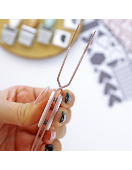 COCO Precision tweezer, by Alúa Cid