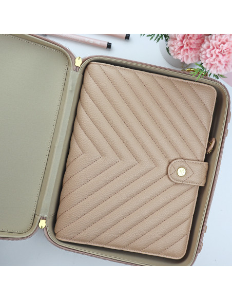 Maquillaje color Case. Stationery accesory