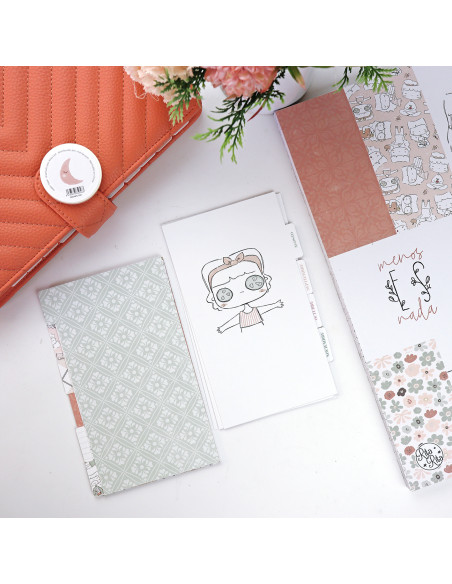 Set of 12 dividers Personal Menos es nada by Alúa Cid