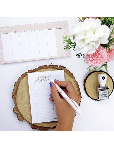 Un cafeíto y al lío pen | Menos es Nada collection