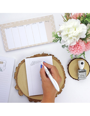 Casi lo tengo pen | Menos es Nada collection by Alúa Cid