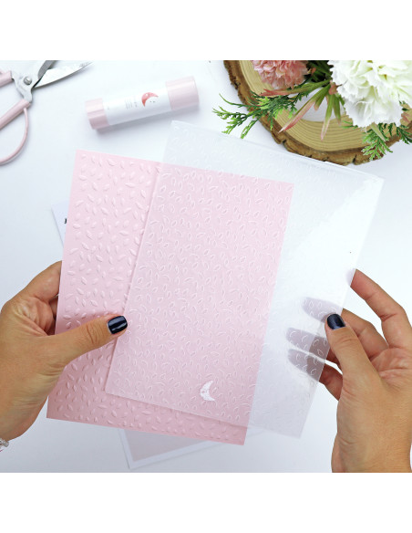 Pétalos ComuniCard emboss folder | Alúa Cid design