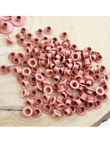 Pack of 500 eyelets in Coral color