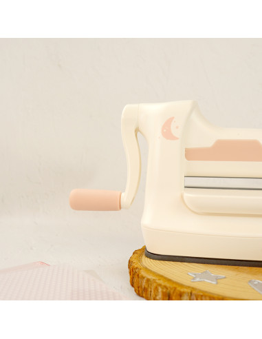 CocoCuttie Die cutting and embossing...