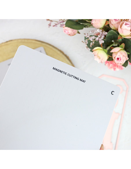 Magnetic cutting mat for CocoMummy