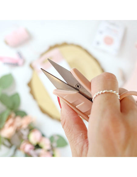Pink thread cutter | Coco