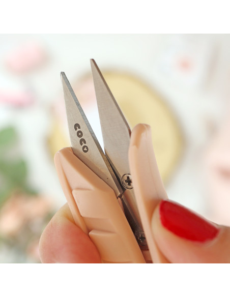 Pink thread cutter | Coco