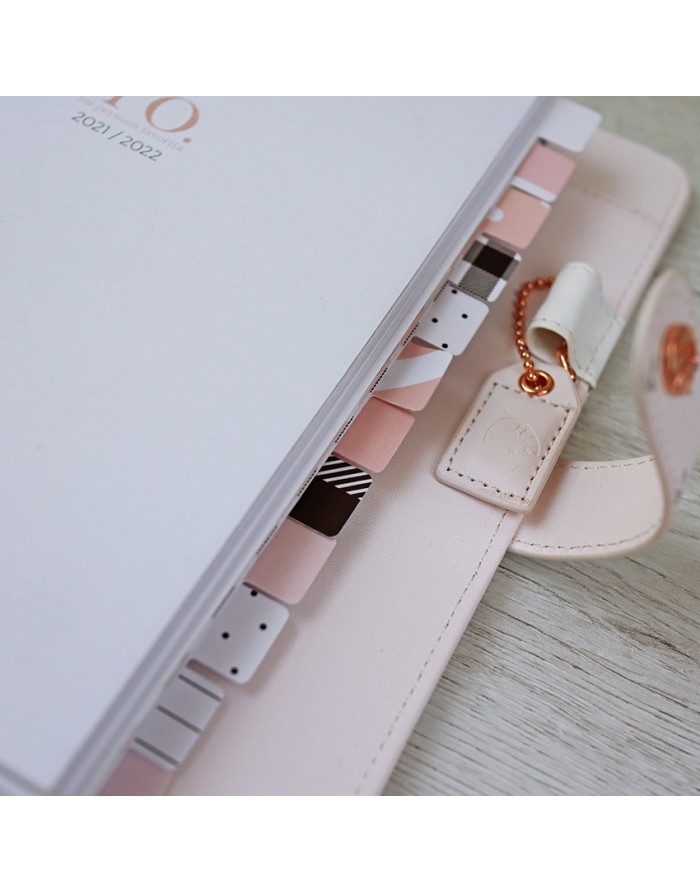 Set of 12 dividers A5 Ni tan mal with holes by Alúa Cid