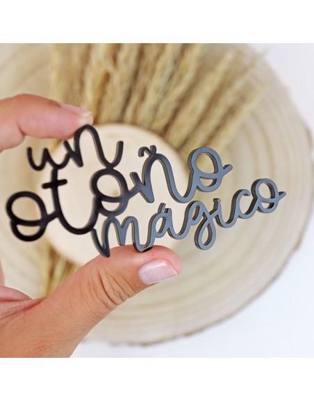 Un otoño mágico black acrylic word