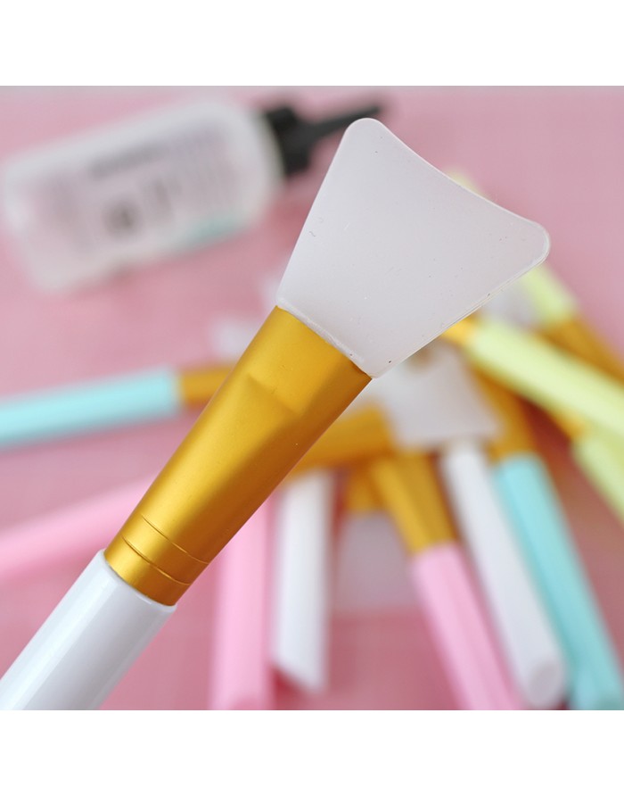 White silicone spatula for adhesives... White silicone spatula for adhesives...