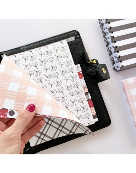 Set of 12 dividers A5 LQY+Q without holes by Alúa Cid