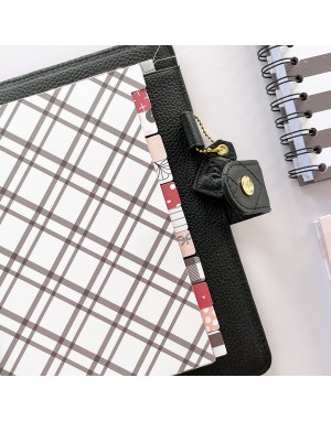 Set of 12 dividers A5 LQY+Q without holes by Alúa Cid