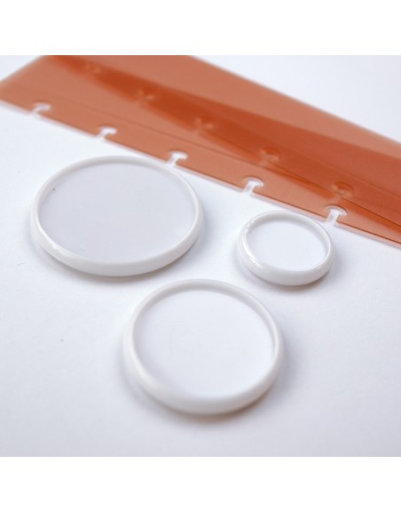 White small discs for binding