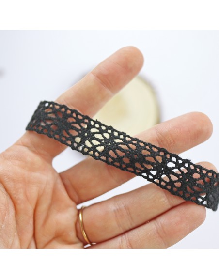 Negro crochet ribbon