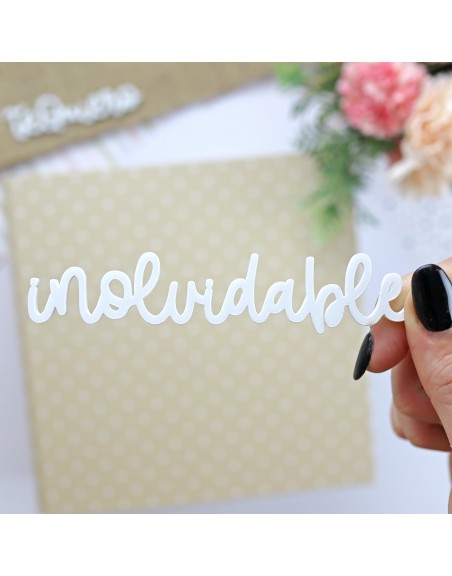 'Inolvidable' white acrylic word