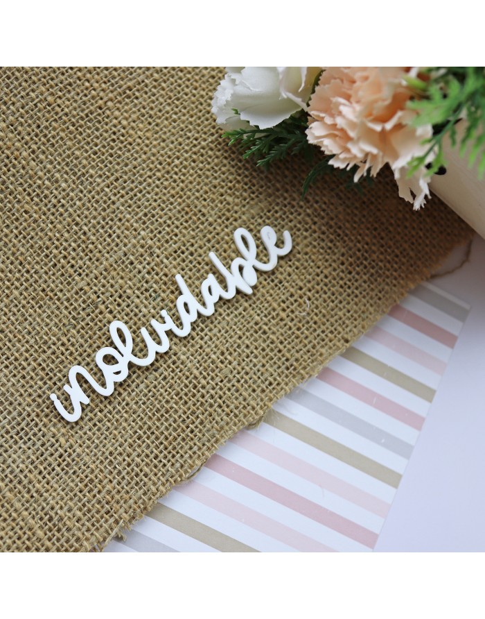 'Inolvidable' white acrylic word