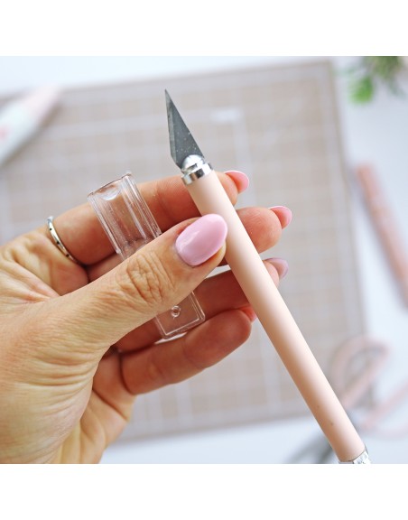 Pink precision cutter, Alúa Cid