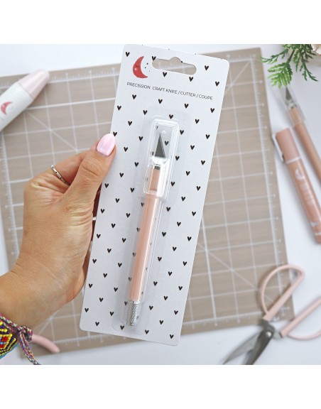 Pink precision cutter, Alúa Cid