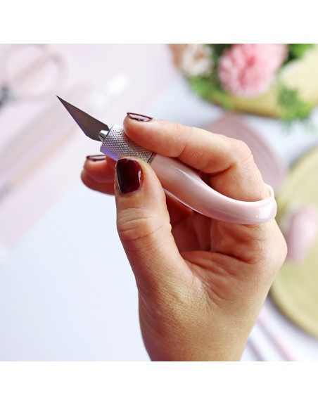 Precision finger cutter